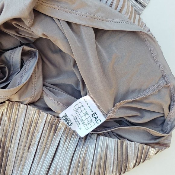 GUESS Off-Shoulder Pleated Emerson Romper sz S - Picture 9 of 9